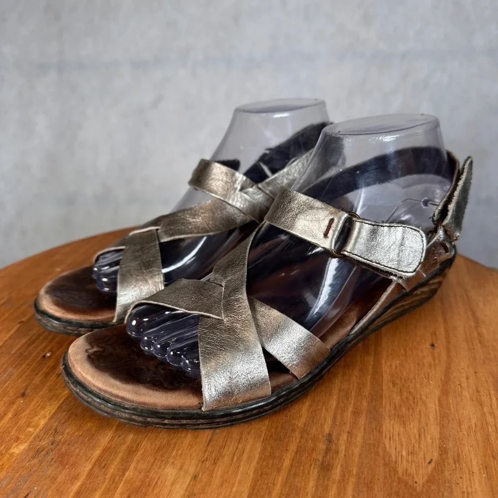 Born Wedge Sandals Womens 9 Pewter Metallic Leather Strappy Good SKU 802